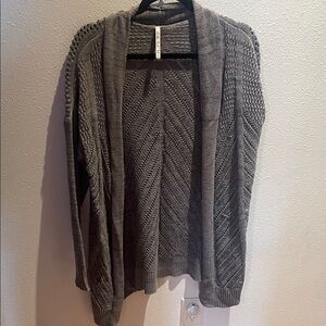Leo & Nicole Textured Gray Cardigan